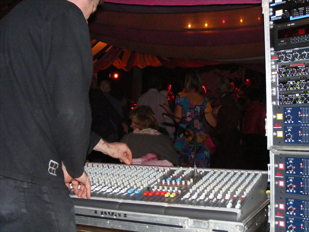 Mixer and offboard in use at Lydney Town Hall, 2007