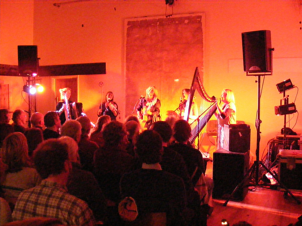 The Poozies at the Armoury Hall, Newnham, 2007