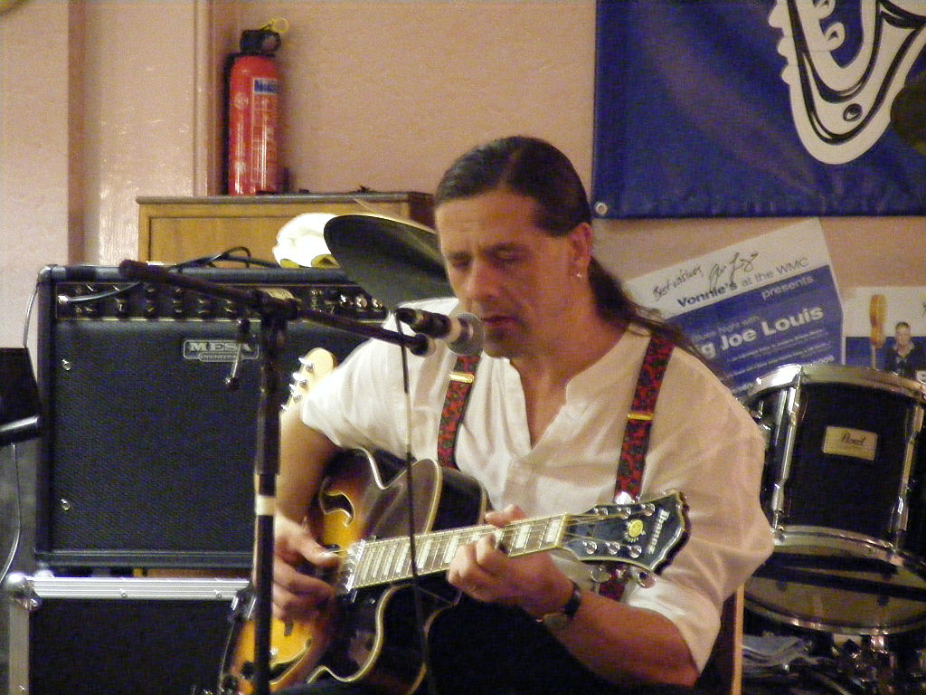 David Bristow, opening for Angela Brown at Vonnies, 2007